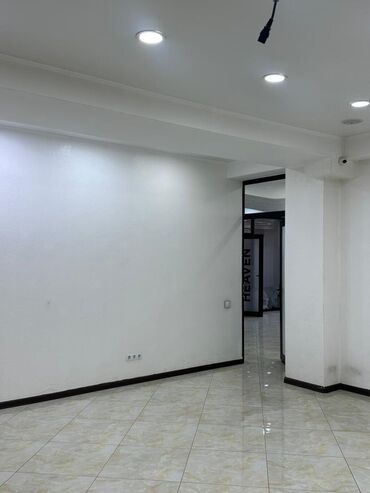 аренда футбольная поля: Сдаю Офис, 45 м², В бизнес центре, 1 линия