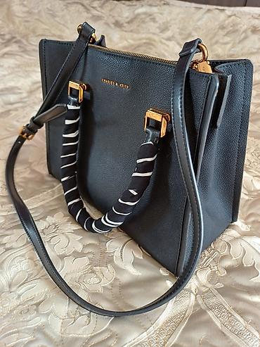 Çantalar: Əl çantası. Charles & Keith — 3