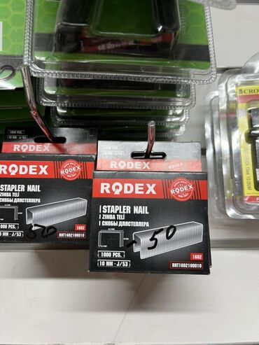 Строительные степлеры: === PART 1: TEXTUAL DESCRIPTION === Скобы RODEX для степлера