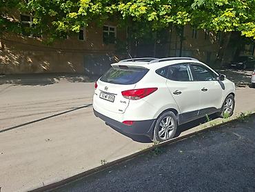 hyundai ıx35: Hyundai ix35, ağ rəng, 4WD (tam ötürücülü) krossover. Xüsusiyyətlər — 3