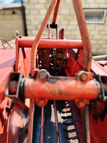 Pres bağlayanlar: Ot-saman pres yığan kənd təsərrüfatı maşını (pres-podborşik) — 3