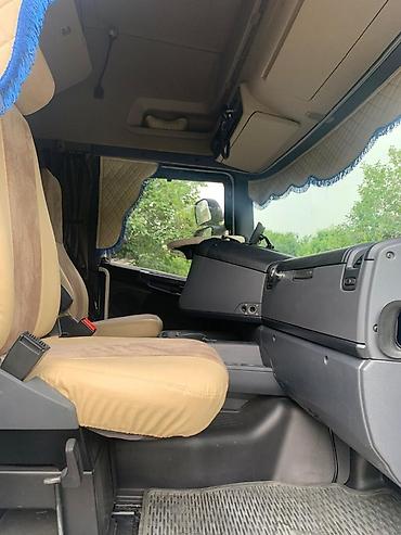полуприцеп шмитц: Белый седельный тягач Scania R 490, предназначенный для перевозки — 6