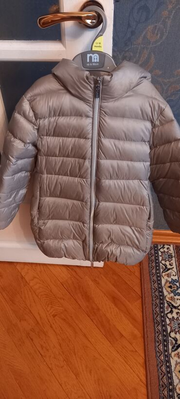 usaq kurtkaları: Стеганая куртка с капюшоном от итальянсклого бренда Brums, наполнитель