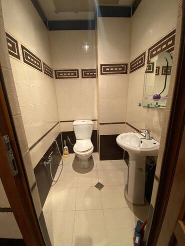 Uzunmüddətli kirayə mənzillər: Mənzil kirayə verilir. İnqilab, 3 otaq 138 kv 17.3 mərtəbə — 15