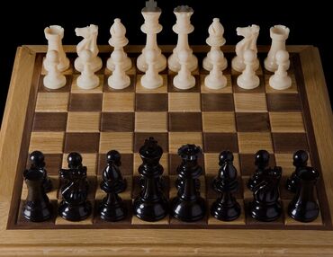 настольная игра: Тренер по шахматам 
научу играть как мастер