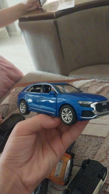 audi q7 3 tfsi: Modelka Audi 
göy rəng qiymət 15manat💸
original Qiyməti 25manatdır