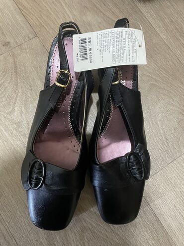 обувь корея: Туфли 35.5, цвет - Черный