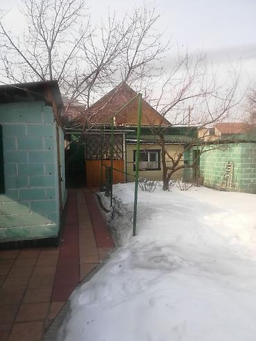 Навесы: Продаётся дом в хорошем состоянии - Участок с плодовыми деревьями и — 9