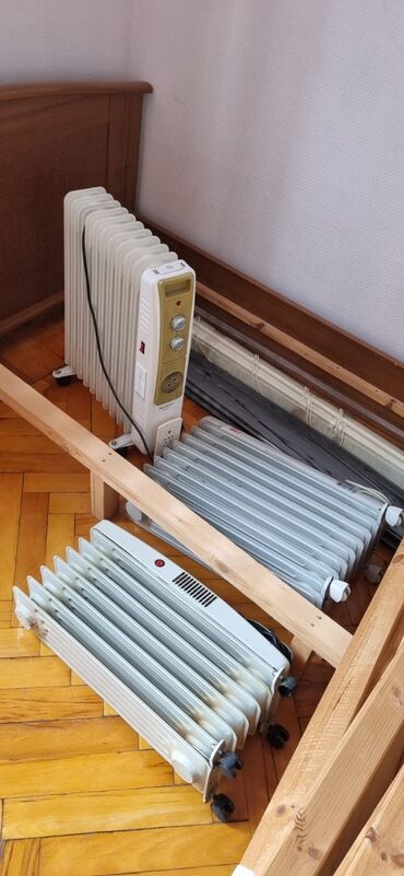 radiator qiymeti: YAĞ PEÇLƏRİ SATILIR.6-8-10 GÖZLÜDÜR QİYMƏTİ 40-60-80 MANAT.İKİSİ