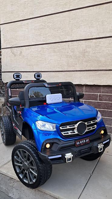 электронные машинки: Детский электромобиль-вездеход 4x4, синий - Полный привод: 4 мотора — 4