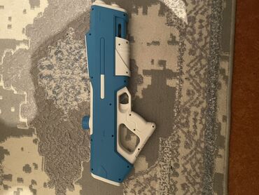 skillmax коляска страна производитель: Электрический водяной пистолет Water Gun (синий/белый) - Тип