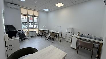 Коммерциялык кыймылсыз мүлктү сатуу: Маникюр салону 21 м², Ремонту менен, Жабдуулары менен, Кабинет, Санузели өзүнчө — 2