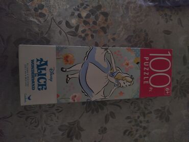 4000 elementli pazllar: Disney Alice in Wonderland puzzle – 100 parça - Mövzu: Disney “Alice