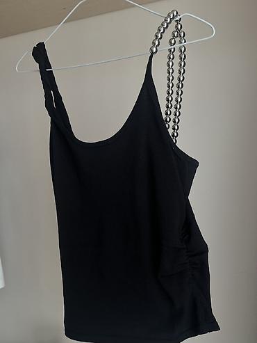 Matraslar: ZARA metal muncuqlu asqısı olan bluz L razmerdir ama dar kalıpdır ona — 20