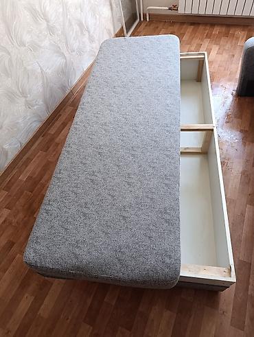 sofa: Диван-трансформер серого цвета с прямыми подлокотниками и тремя — 3