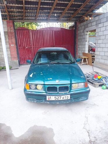 купить диски r16 4x114.3: Седан BMW E36 темно-зеленого цвета. Эта модель, известная своей