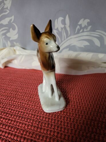 Ostali kućni dekor: Figura nova nemacka foreign 70,80te. Porcelanska figura,sve na njoj — 7