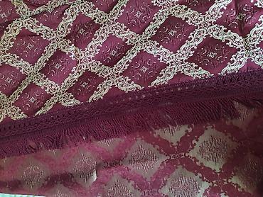 Örtüklər: Bordo rəngli Xara yataq örtüyü. Uzunluğu: 268 Eni: 232 - Material — 4