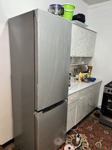 продажа бу холодильник: Холодильник Indesit, Новый, Двухкамерный, 60 * 185 *