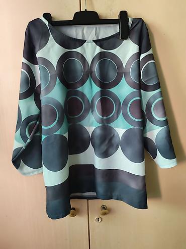 bluza ps: Ženska bluza sa geometrijskim printom - Model: ravnog kroja, duži — 1