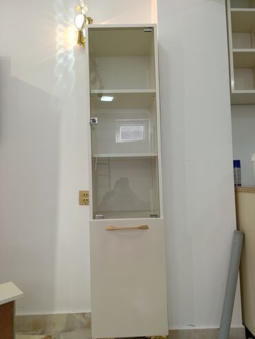 Konteynerlər: Şüşəli dolab vitrini, Ödənişli çatdırılma