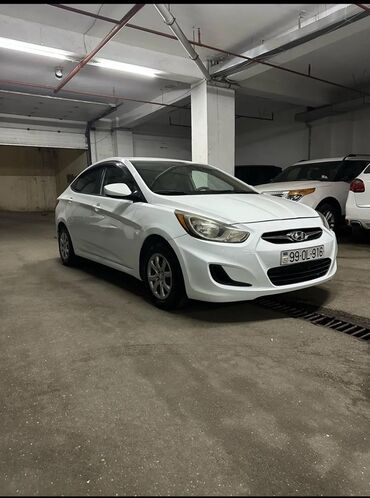Hyundai: Hyundai Accent: 1.6 l | 2012 il Sedan — 2