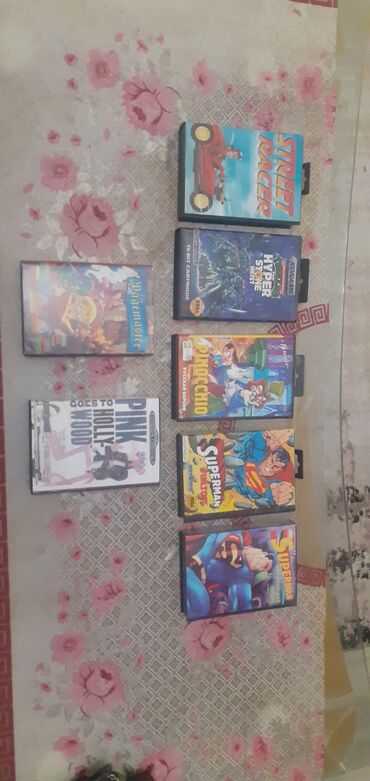 хочу продать марки: Sega kasetleri balaca box 40m tek tek alsaz qiymet sondu cox