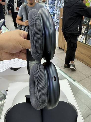 samsung 55: AirPods Max —2 — 8
