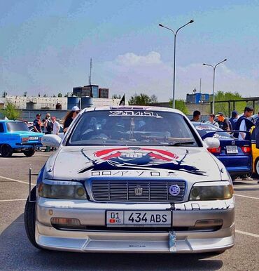 краун маджеста: Автомобиль Toyota Crown в тюнингованном стиле. Кузов серебристого