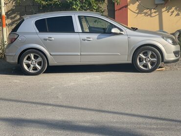 Opel: Opel Astra H – 5 qapılı hetçbek, gümüşü rəng. - Kuzov: kompakt — 10