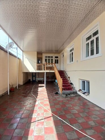 xirdalan heyet evi: Gəncə, 142 kv. m, 6 otaqlı