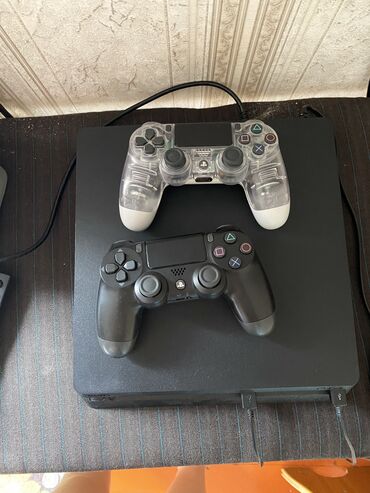 PS4 (Sony PlayStation 4): В караколе здам в аренду сони PlayStation 4 slim 1tbвнутри,есть