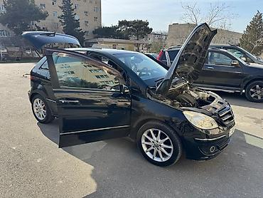 mersedes b klass: Mercedes-Benz B-Class, qara rəng, 5 qapılı kompakt minivan/hetçbek — 7
