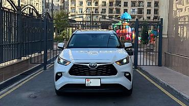 Toyota: Toyota Highlander: 2022 г., 2.5 л, Вариатор, Гибрид, Кроссовер — 1