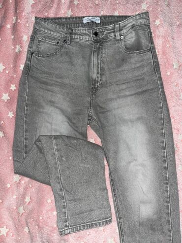 fashion and friends zenske farmerke: Pull and bear mom jeans, sive velicina 40🌸