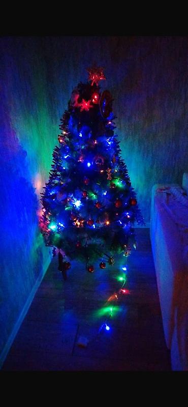 santa: LED işıqlı bəzədilmiş Yeni il şam ağacı - Rəngli LED işıqlandırma — 1