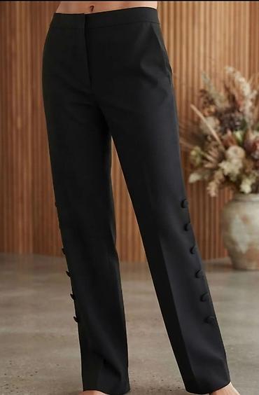 Elegantne ženske pantalone – crne, ravnog kroja, srednje visine