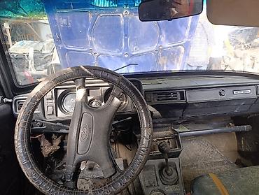 торпедо 2107: Автомобиль ВАЗ 2105 (Жигули), синий седан классической компоновки — 2