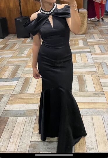 длинные вечерние платья в пол: Кече көйнөгү, Суу периси, Узун модель, Жеңдери жок, Таштар, M