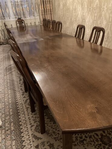 8 объявлений | lalafo.kg: Срочно! Продаю большой стол деревянный натуральный со стульями. Два