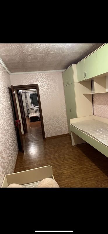 сдаю пол дома рабочий городок: Сдается место в комнате, для девушки одной . В комнате будут жить 2