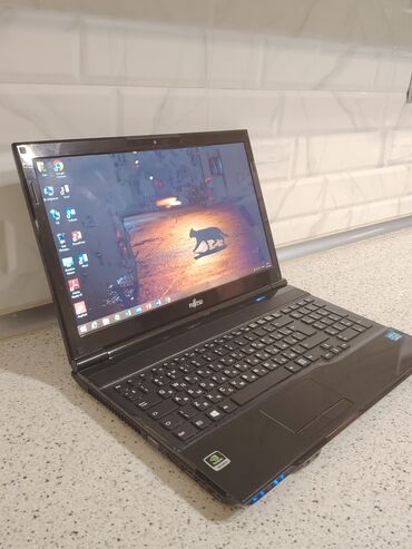 komputer notebook: Intel Core i5, 6 GB, 15.6 "