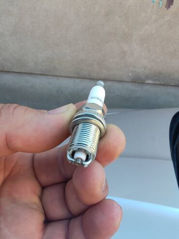 Auto delovi: Svećica Champion RC8BYC OE030 sa dva kraka. Imam 3 komada. Cena 350 na lalafo.rs — 13 Auto delovi: Svećica Champion RC8BYC OE030 sa dva kraka. Imam 3 komada. Cena 350 — 13