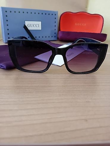 sat fredric: Gucci sunčane naočare – ženski model sa velikim kvadratnim okvirima — 1