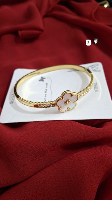 Bilərziklər: Qızılı rəngli, paslanmayan poladdan (STEEL) bəzək bilərziyi. Oval -da lalafo.az — 19 Bilərziklər: Qızılı rəngli, paslanmayan poladdan (STEEL) bəzək bilərziyi. Oval — 19