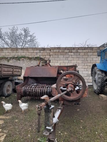 traktor t 28: Saz vəziyyətdədir üstündə bir presbağlayanın da zapçastın verrəm real