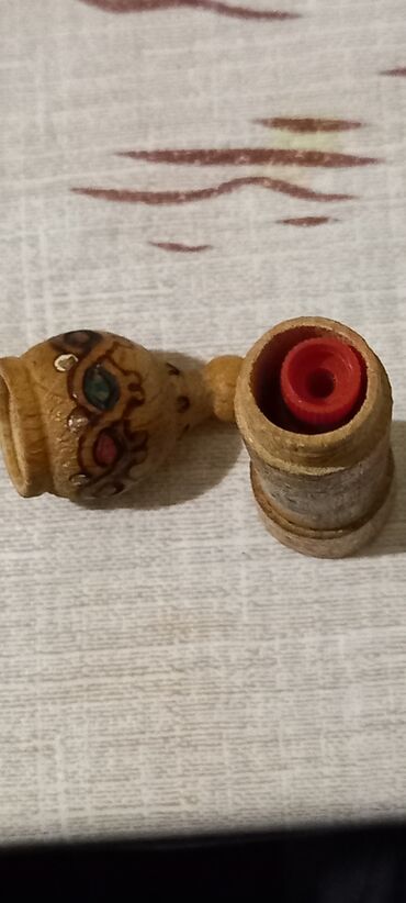 Ətriyyat: Qizil gül yaği ətiri. - ağacdan hazırlanmış minarə formalı qabda. - — 3