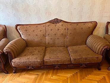 divan islenmis: Klassik üslublu yumşaq mebel dəsti Tərkibi: - 3 nəfərlik divan - 2 — 2