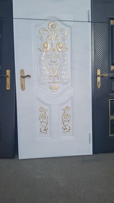 Giriş qapıları: Yeni Giriş qapısı Zamok və çərçivə ilə, Zəmanətli, Ödənişli quraşdırma, Ünvandan götürmə, Ödənişli çatdırılma, Rayonlara çatdırılma — 15