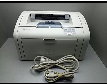 Принтеры: Продается принтер HP 1018 Черно-белый лазерный Рабочий! Супер надежный